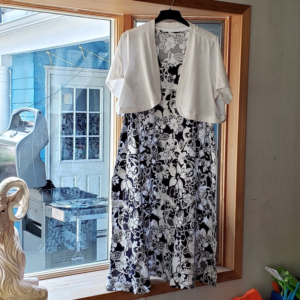 Denim & Co. Floral Print Maxi Dress & Shrug  3X,  Black & White with white shrug